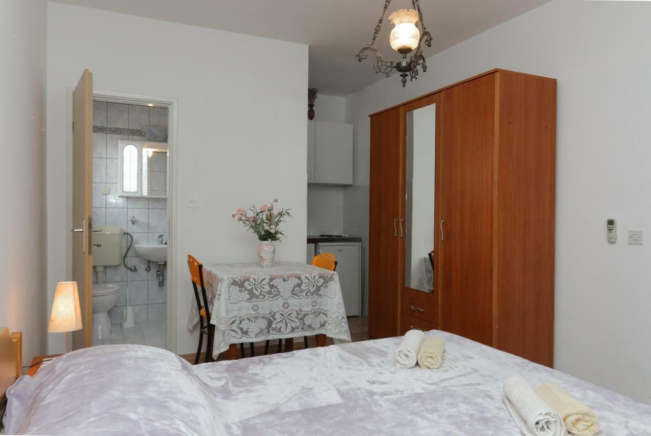 Studio Apartment Ana Supetar Exterior foto