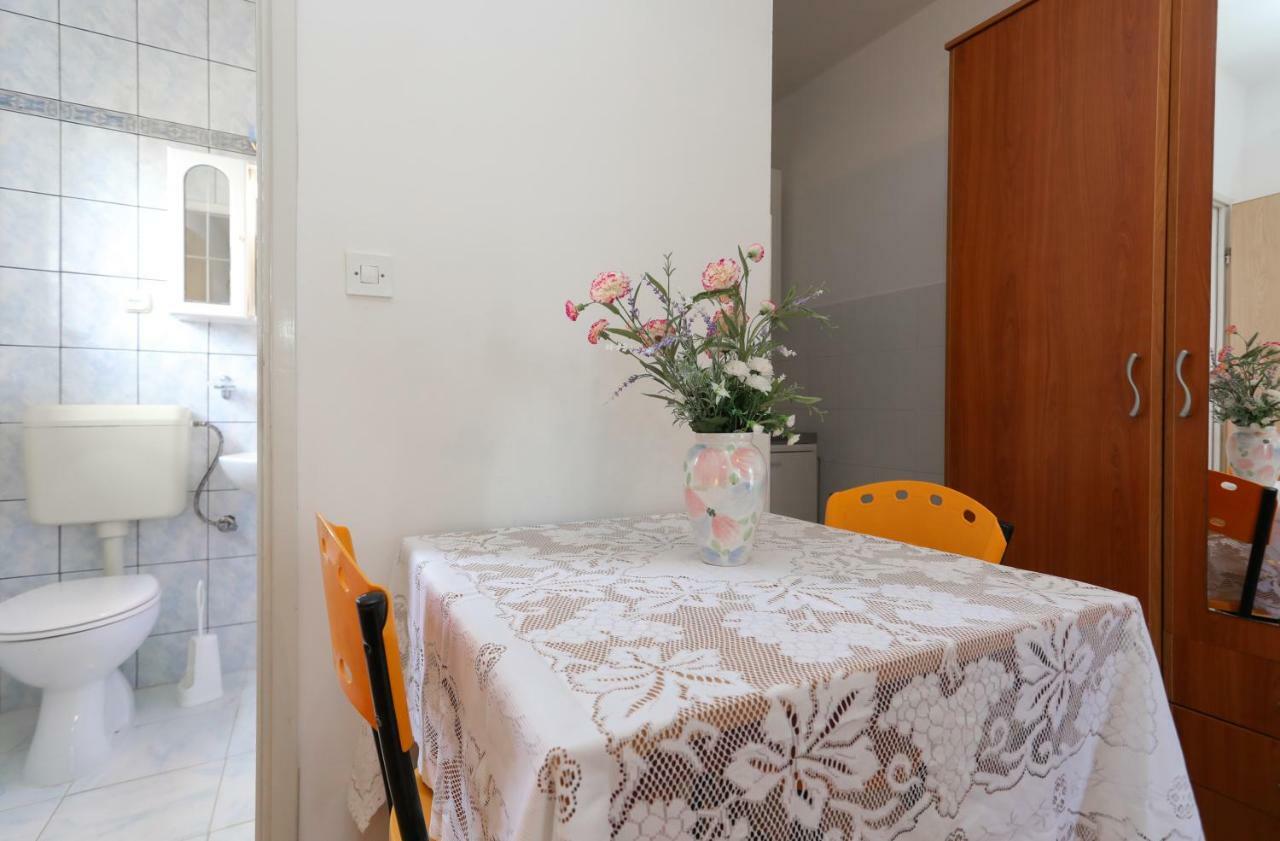 Studio Apartment Ana Supetar Exterior foto